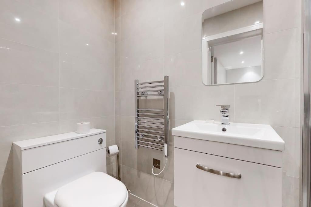 Stylish 2Bed Flat 10Min To Wimbledon Tennis Courts London Eksteriør bilde